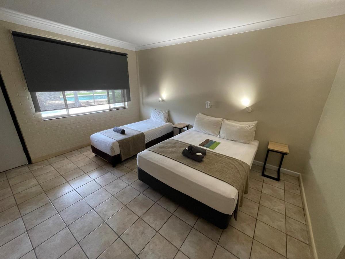 Pine Tree Motel Катерін Екстер'єр фото