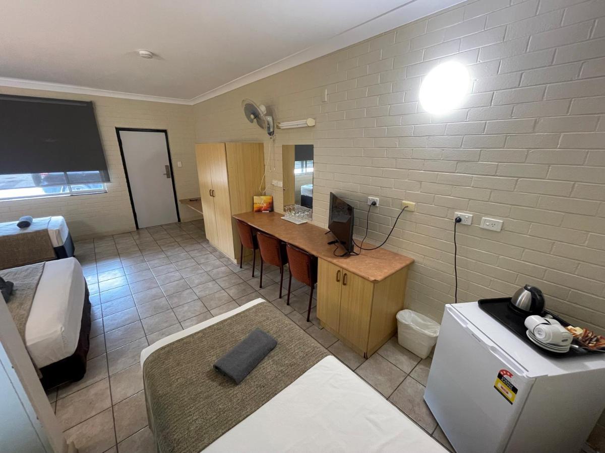 Pine Tree Motel Катерін Екстер'єр фото