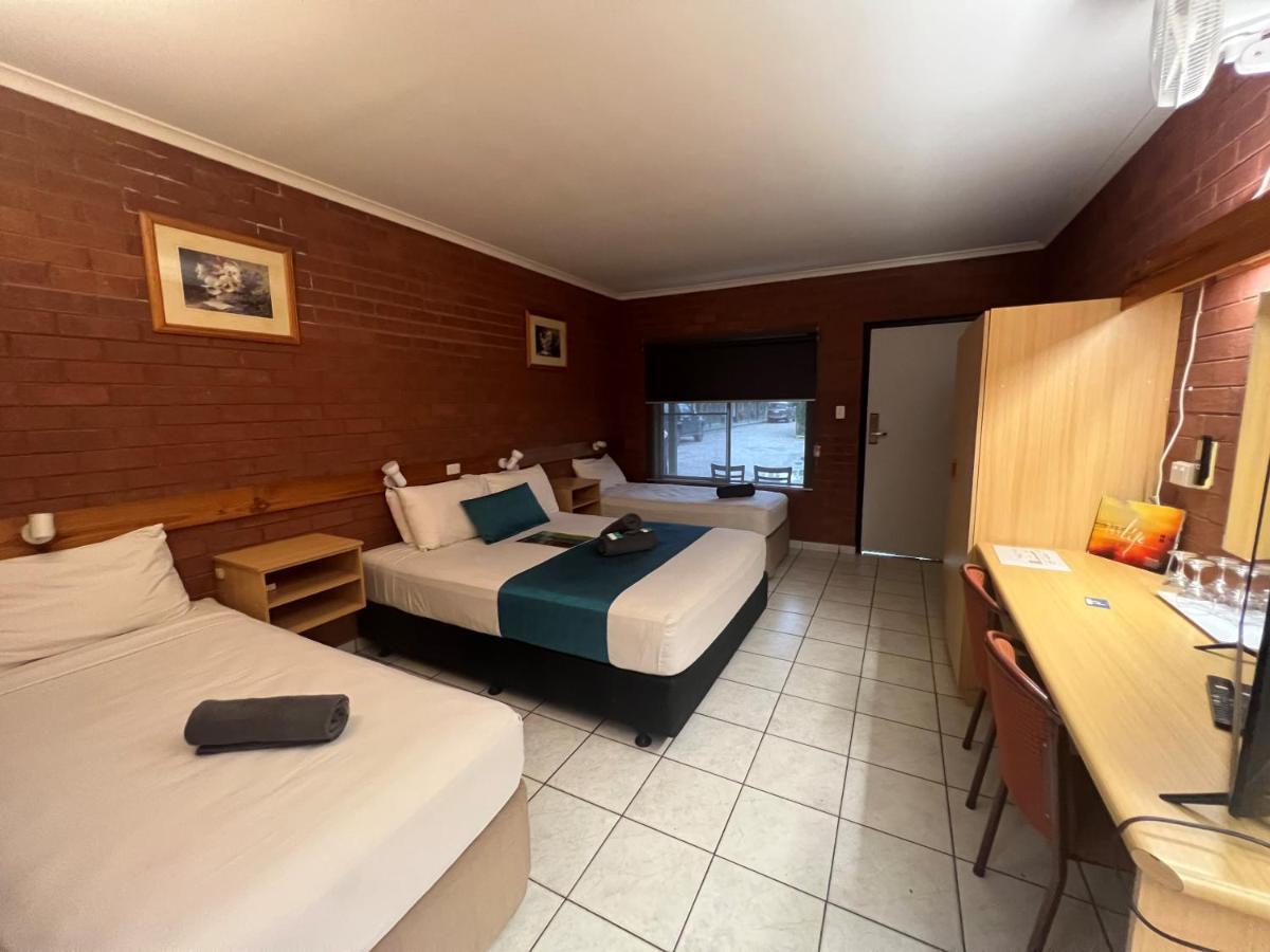 Pine Tree Motel Катерін Екстер'єр фото