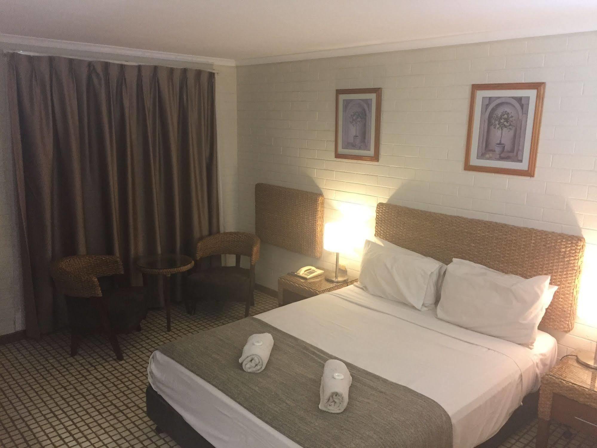 Pine Tree Motel Катерін Екстер'єр фото