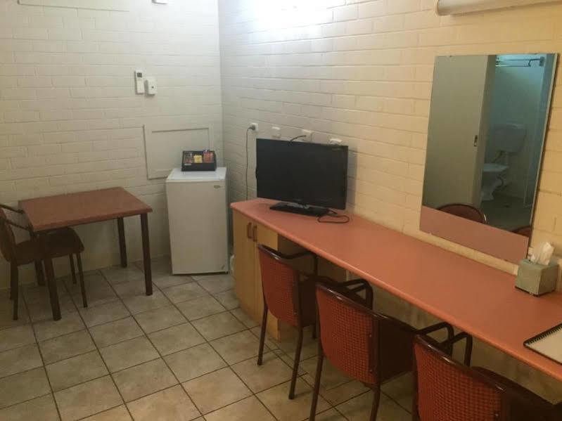 Pine Tree Motel Катерін Екстер'єр фото