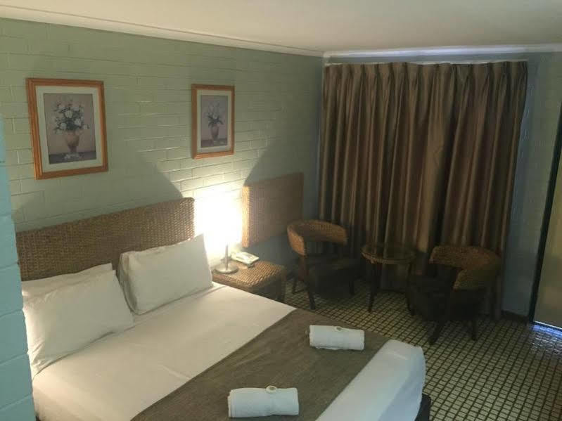 Pine Tree Motel Катерін Екстер'єр фото