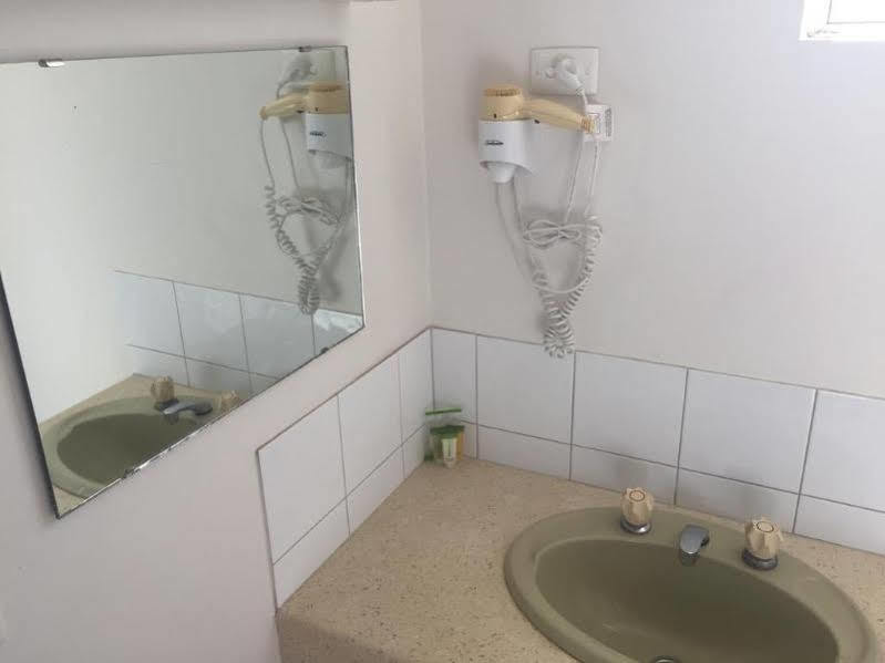 Pine Tree Motel Катерін Екстер'єр фото