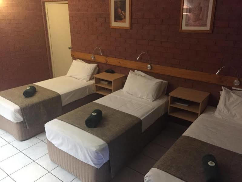 Pine Tree Motel Катерін Екстер'єр фото