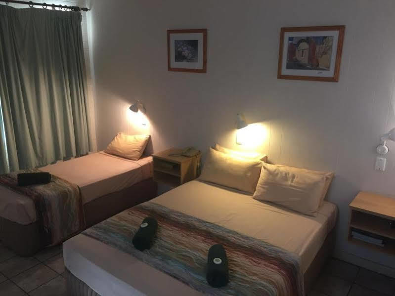 Pine Tree Motel Катерін Екстер'єр фото